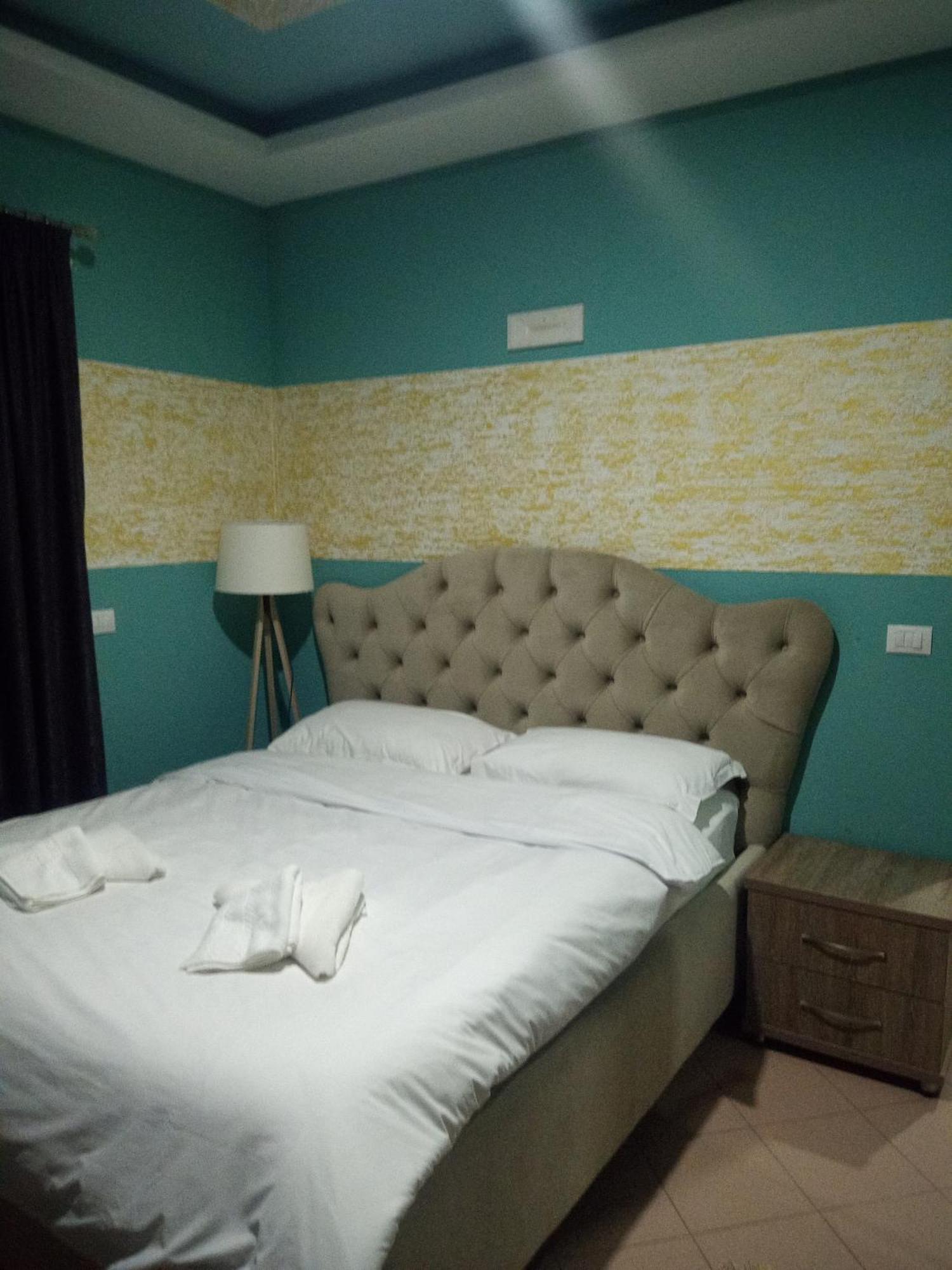 Prince Hotel Fier Room photo
