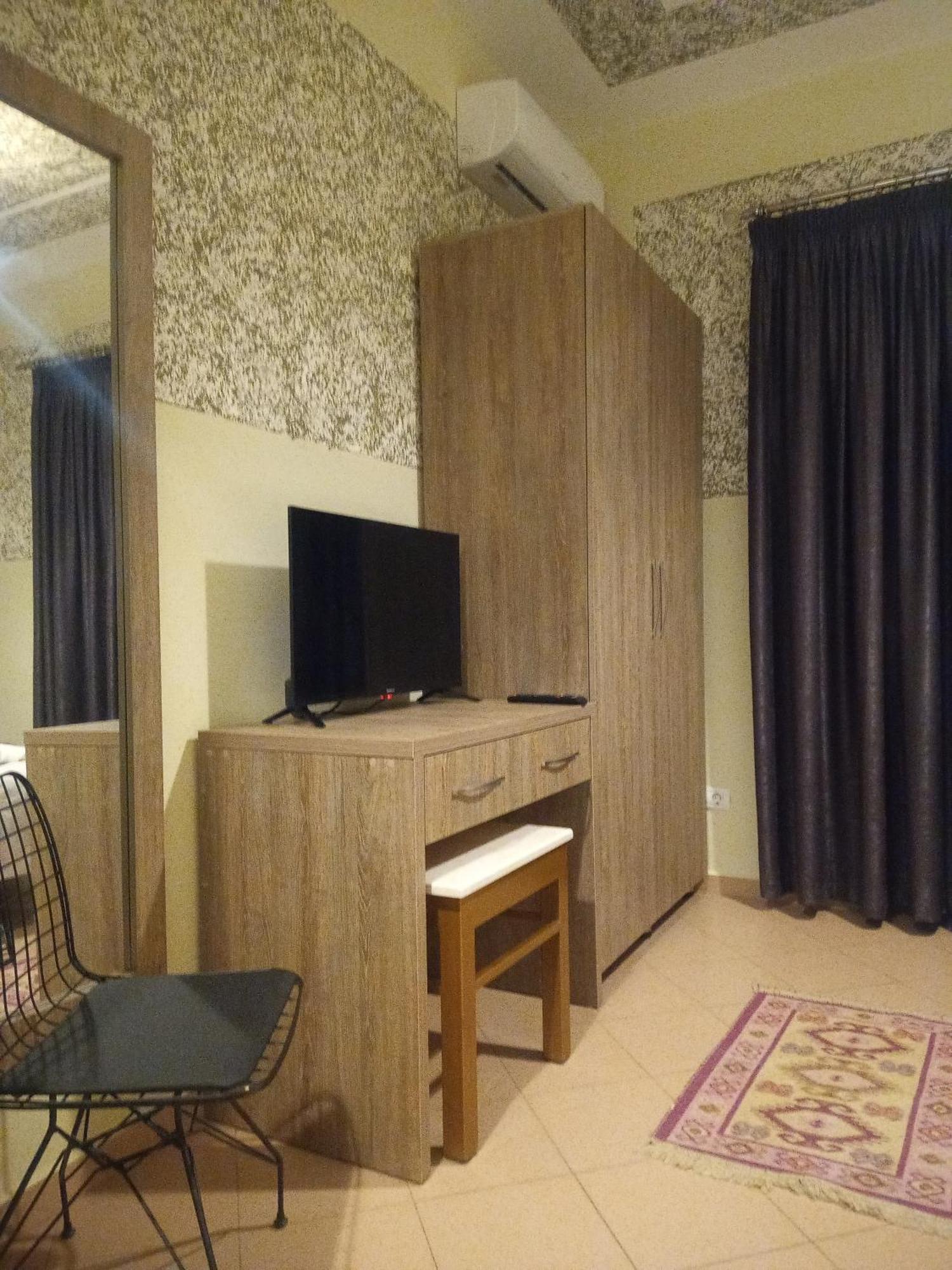 Prince Hotel Fier Room photo