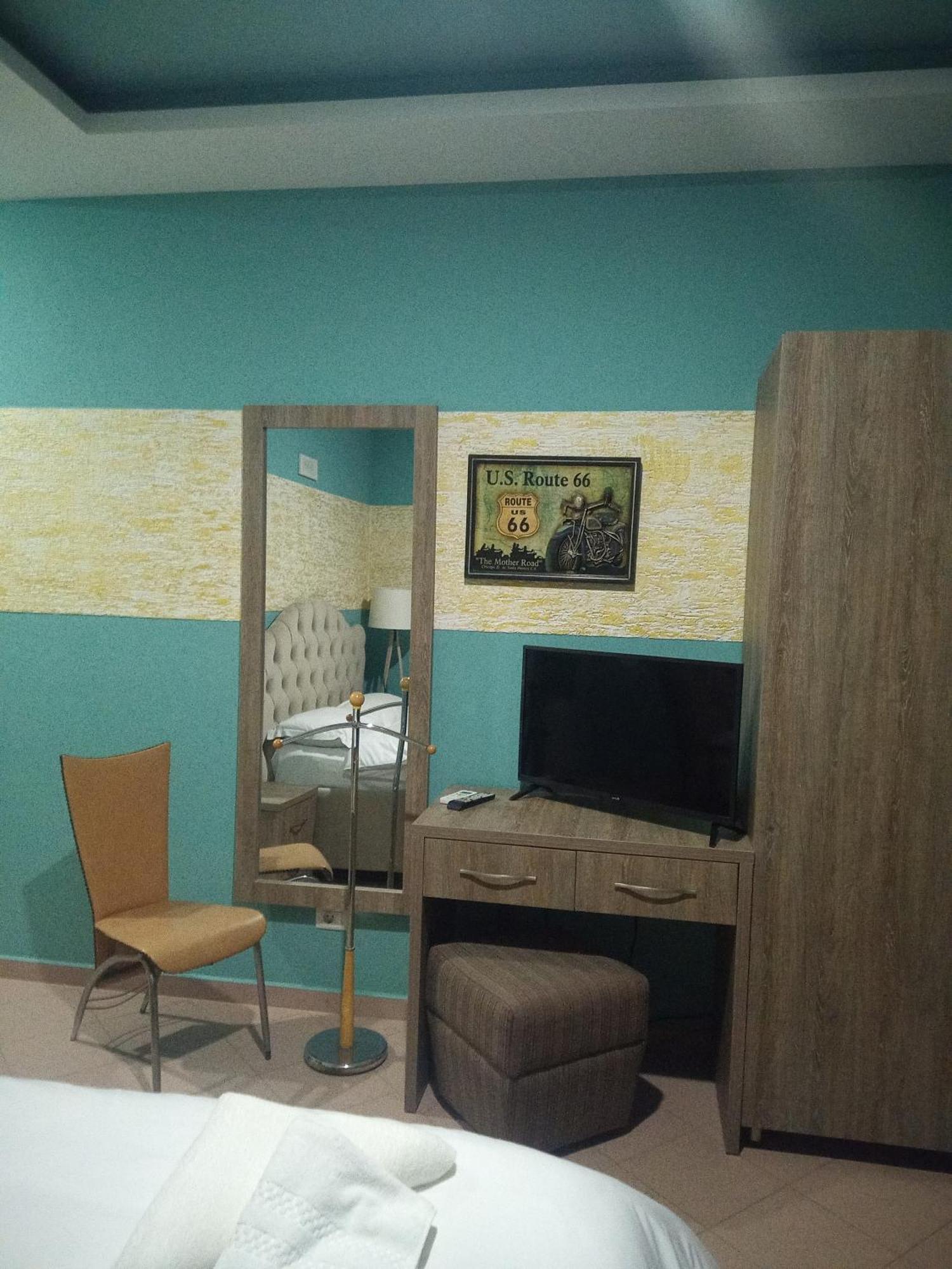 Prince Hotel Fier Room photo