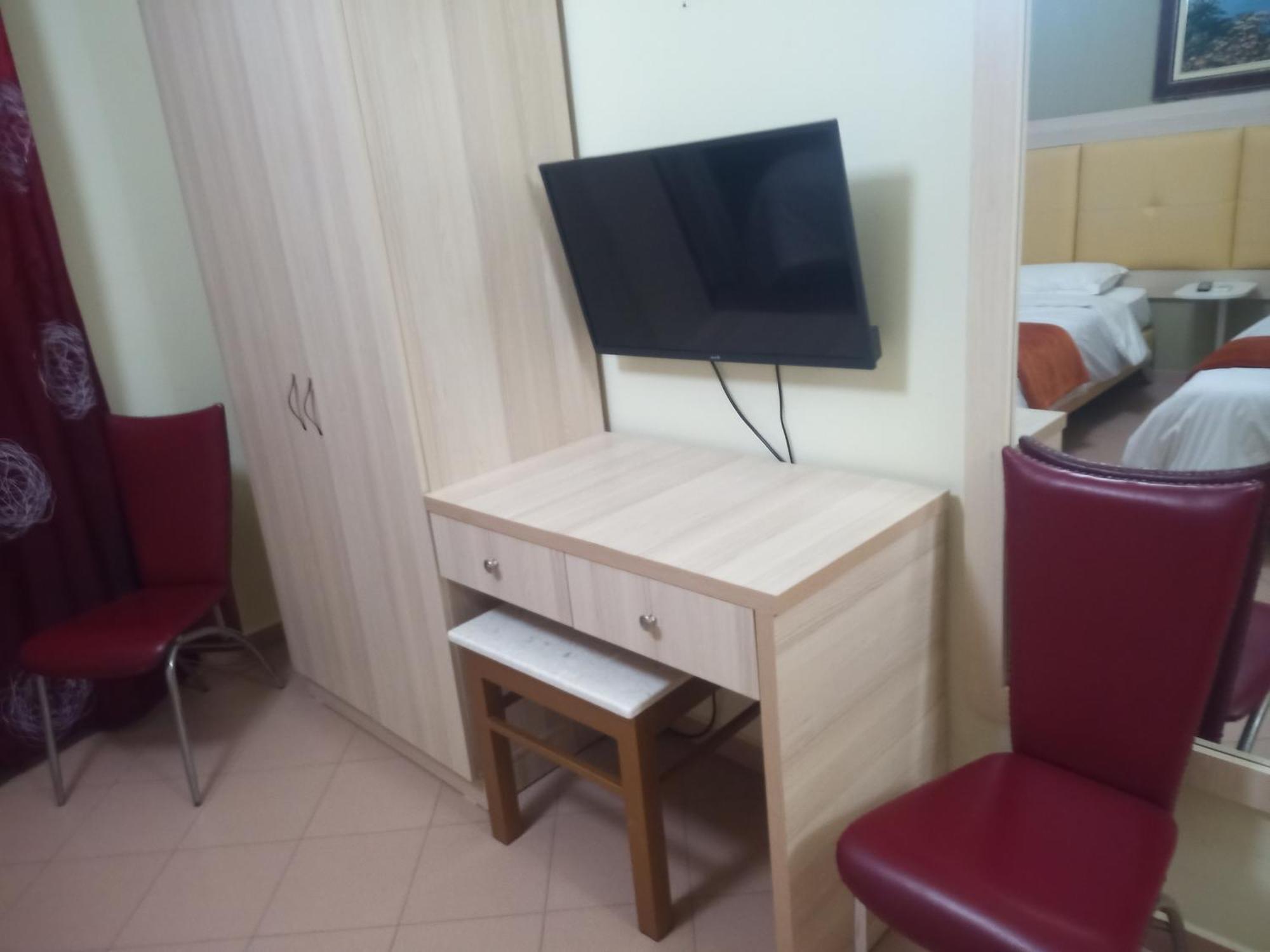 Prince Hotel Fier Room photo