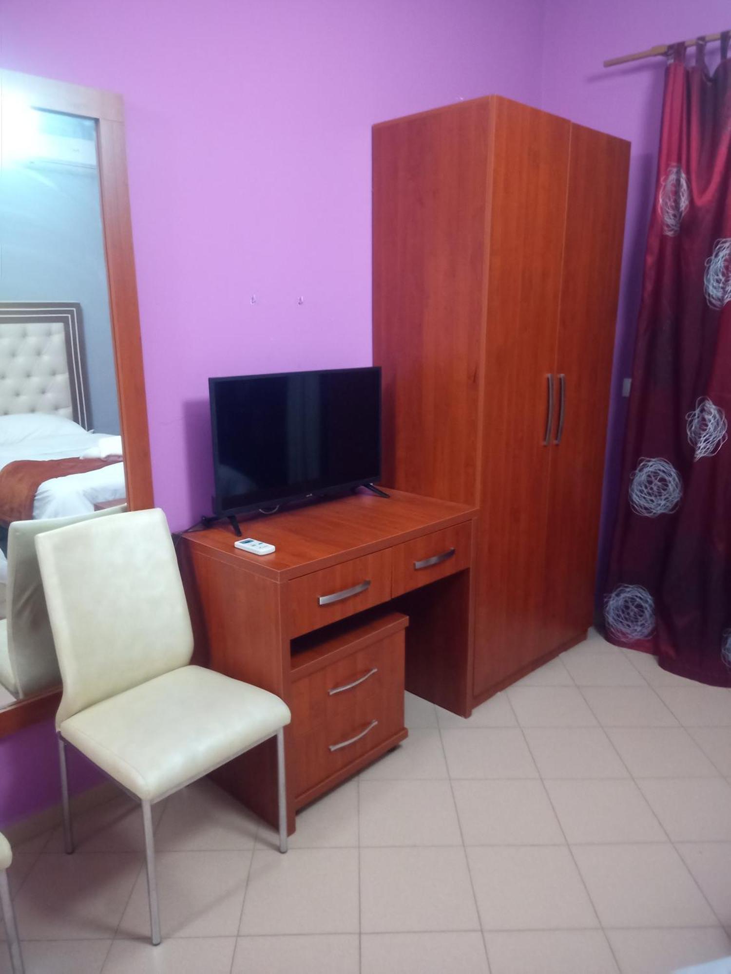 Prince Hotel Fier Room photo